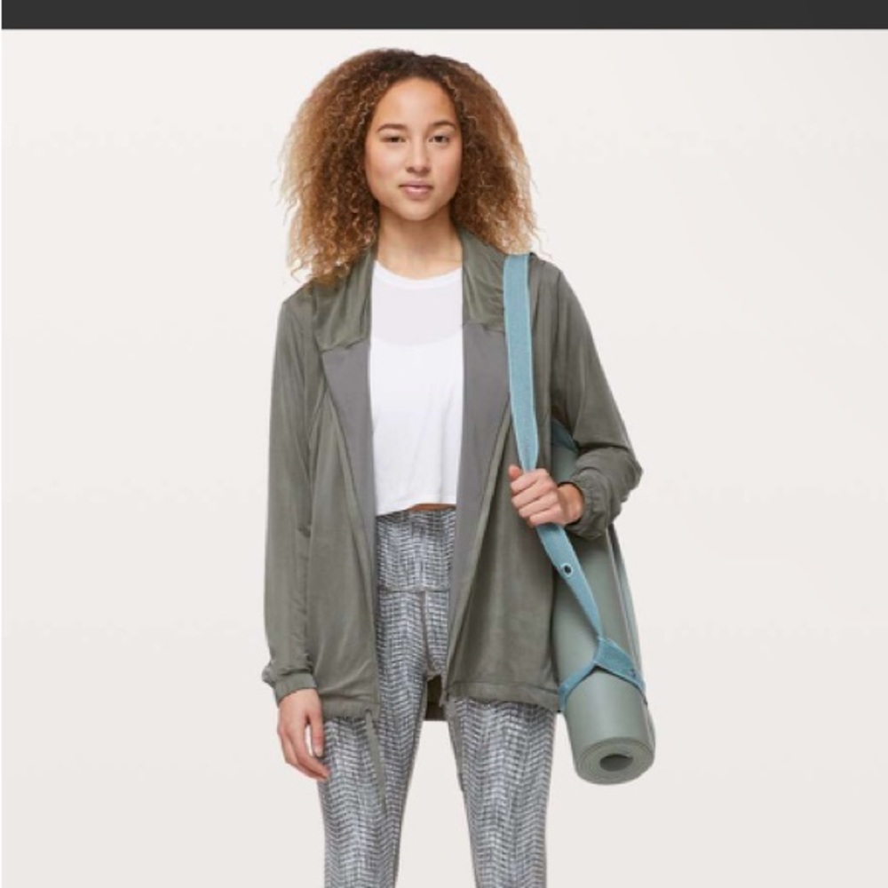 Lululemon Something Good Hoodie
Grey Sage